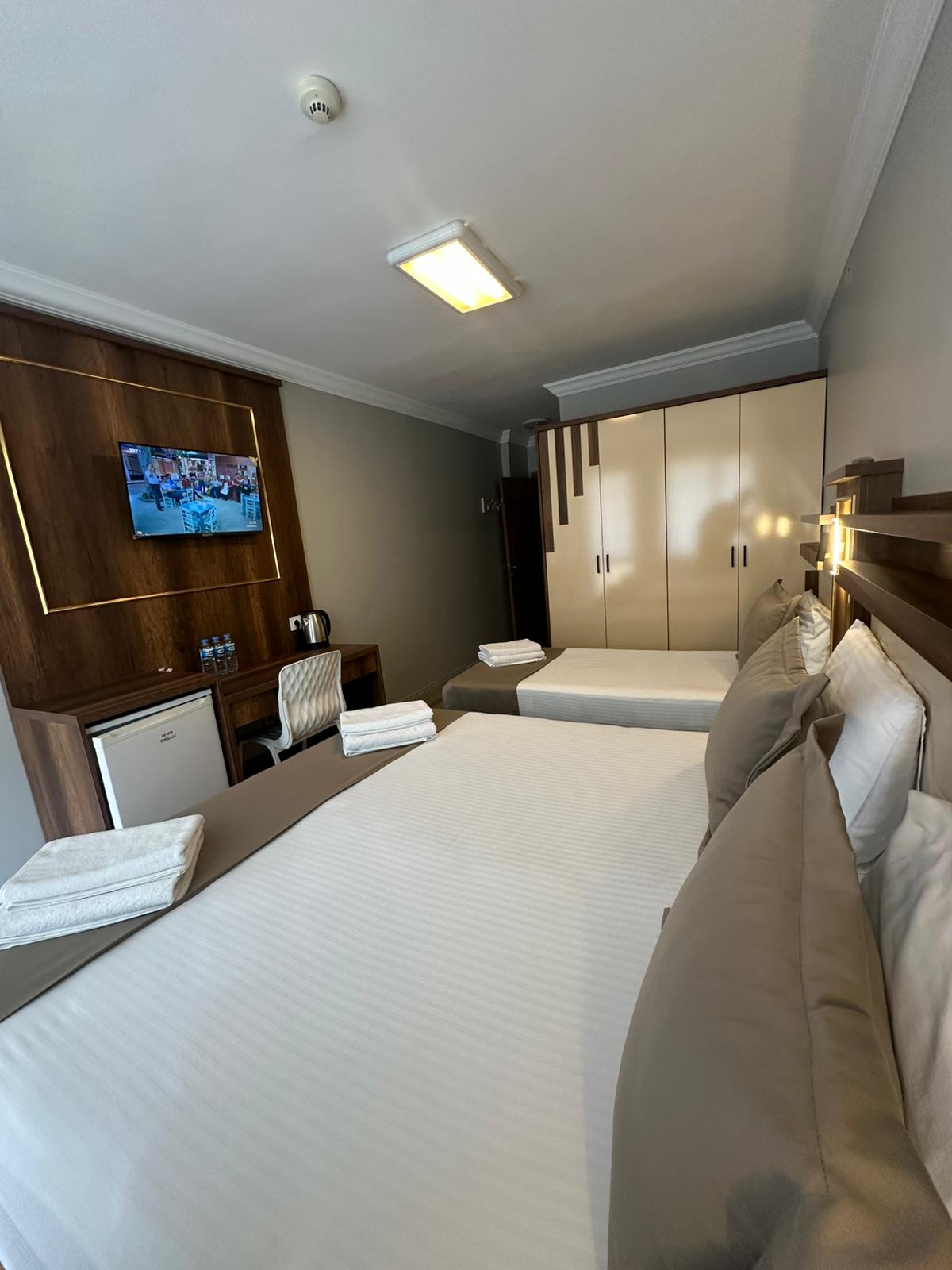 ÜÇ KİŞİLİK COMFORT DOUBLE + TEK YATAKLI BALKONLU ODA