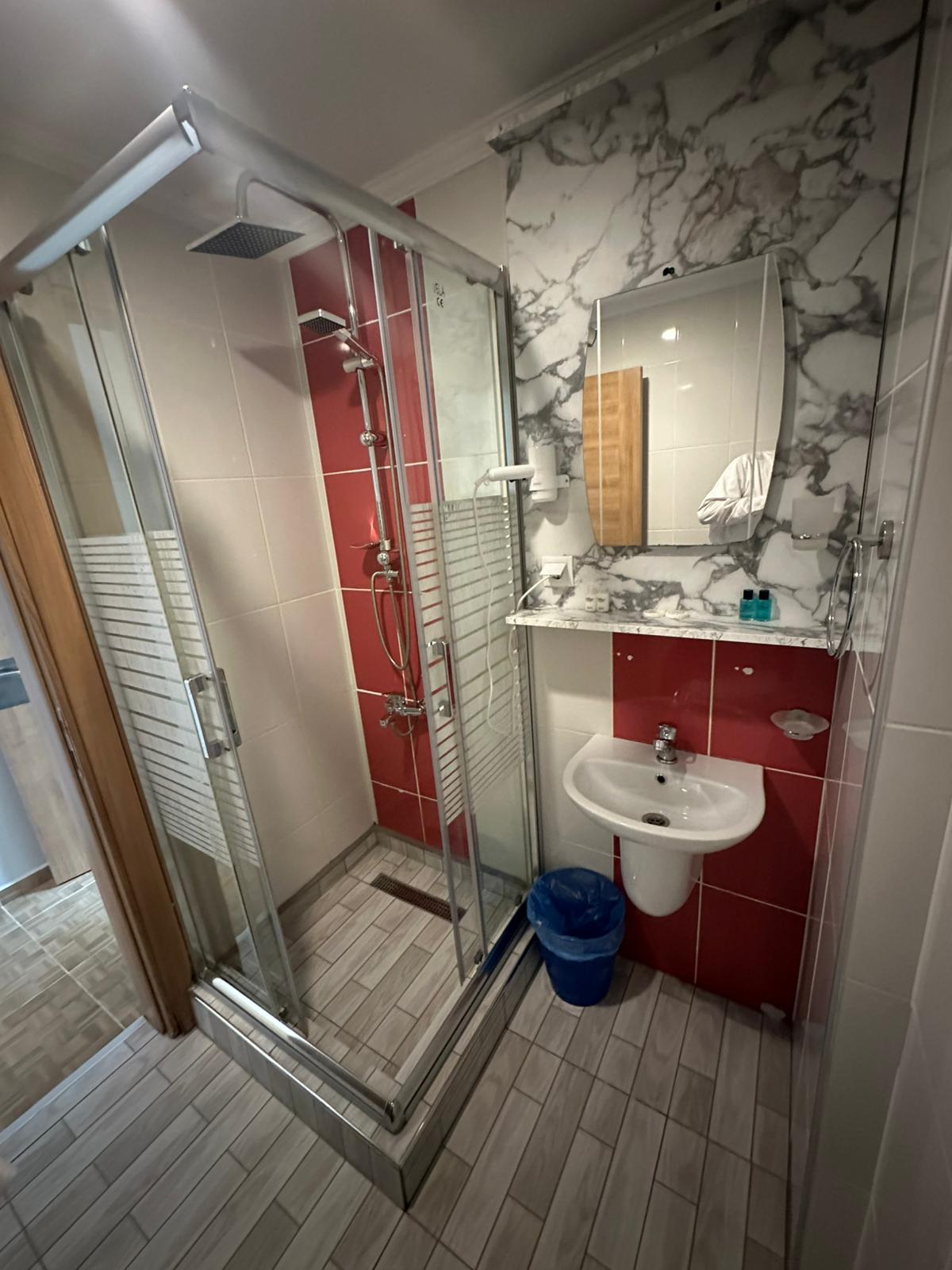 ÜÇ KİŞİLİK COMFORT DOUBLE + TEK YATAKLI BALKONLU ODA