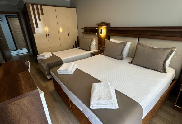 ÜÇ KİŞİLİK COMFORT DOUBLE + TEK YATAKLI BALKONLU ODA